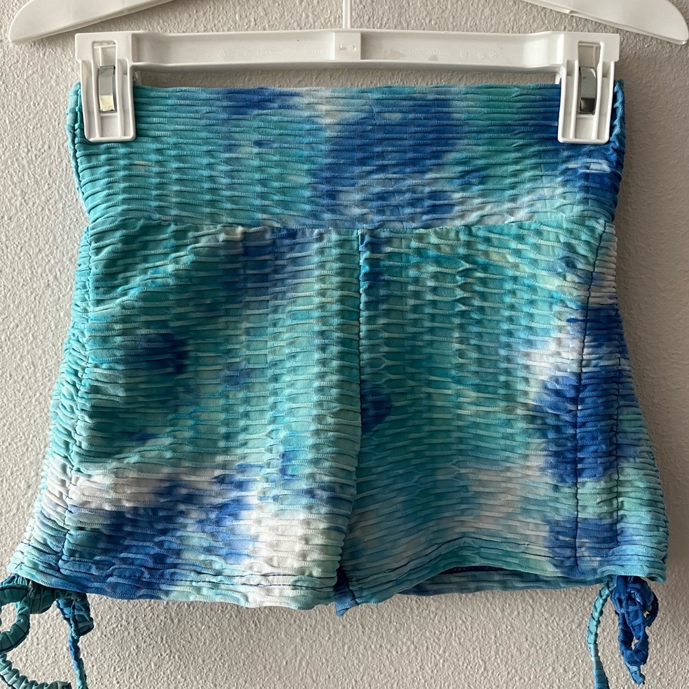Athletic shorts